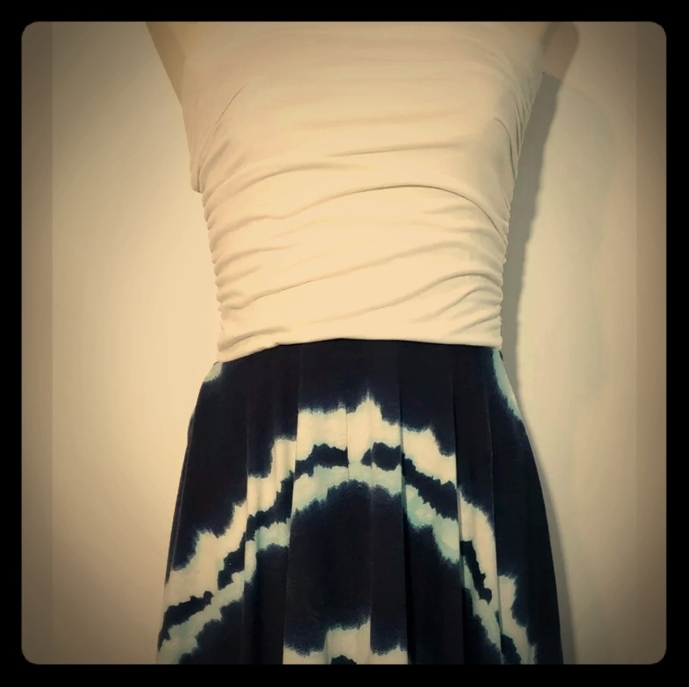 Vanity Strapless Dress size small, blue/white knee